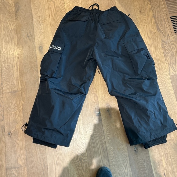 HellyStudio Men’s black Ski Pants Size Small